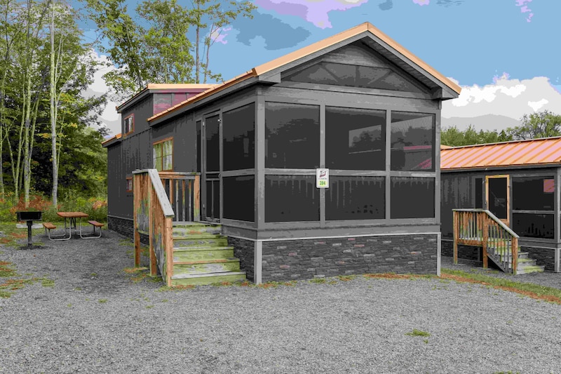 Hillside Premium Loft Cabin-1